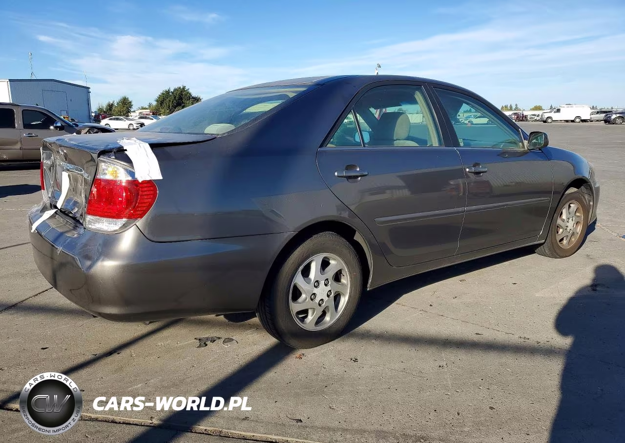 2005 Toyota Camry Le VIN:4T1BE32K25U505589 - 3