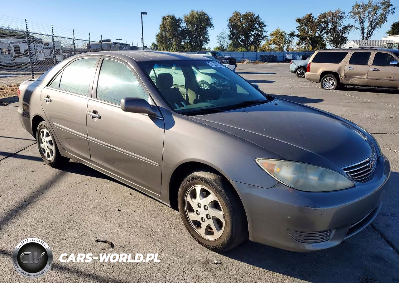 2005 Toyota Camry Le VIN:4T1BE32K25U505589 - 4