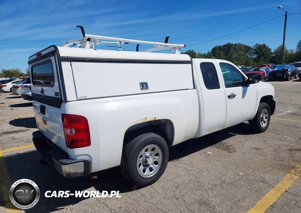 2010 Chevrolet Silverado C1500 VIN:1GCSCPEX6AZ181519 - 3