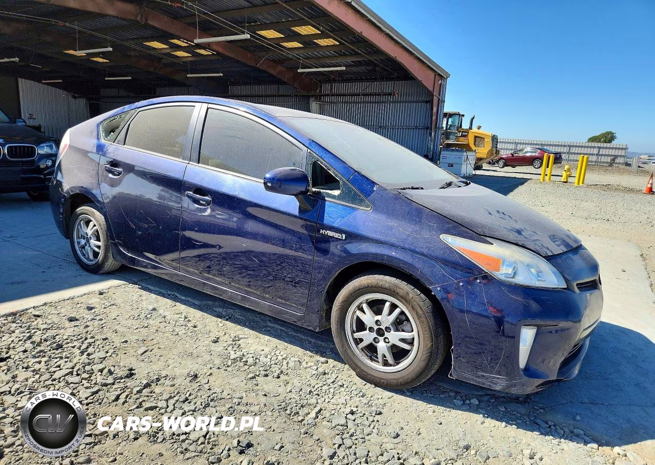 2012 Toyota Prius Two VIN:JTDKN3DUXC1558963 - 4