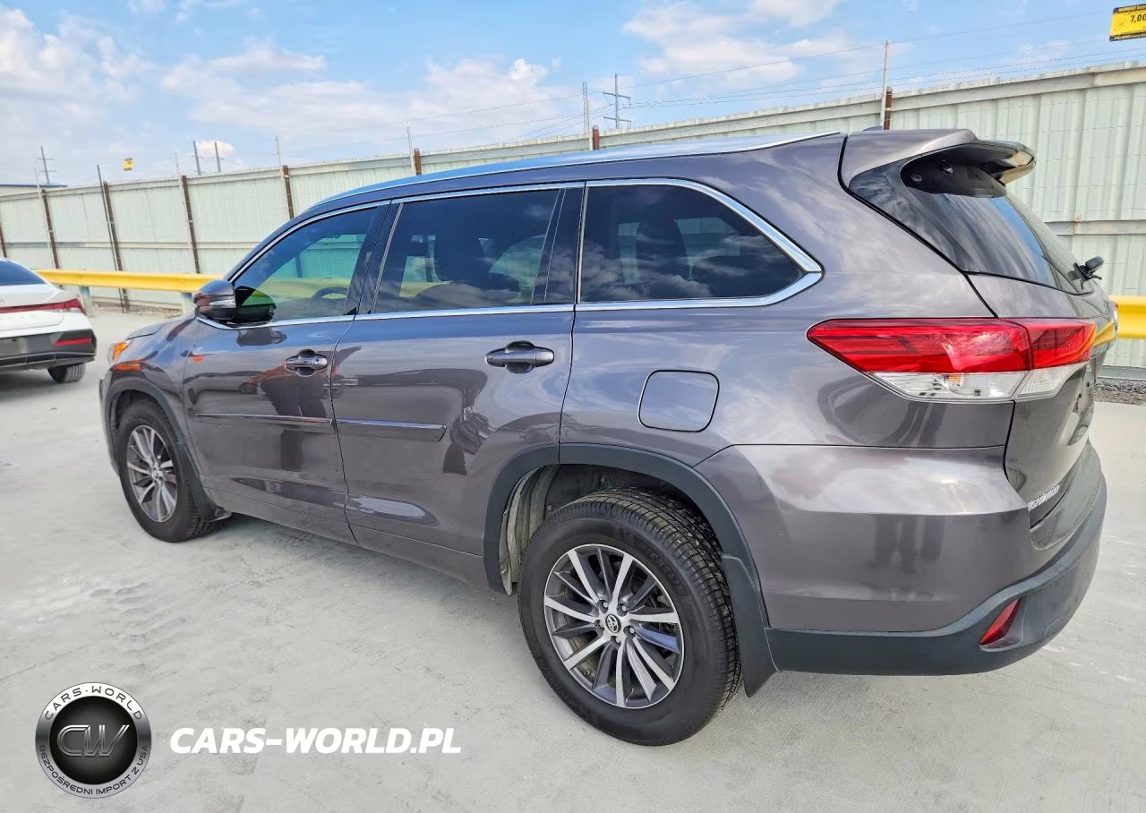 2018 Toyota Highlander Xle VIN:5TDJZRFH2JS528200 - 2
