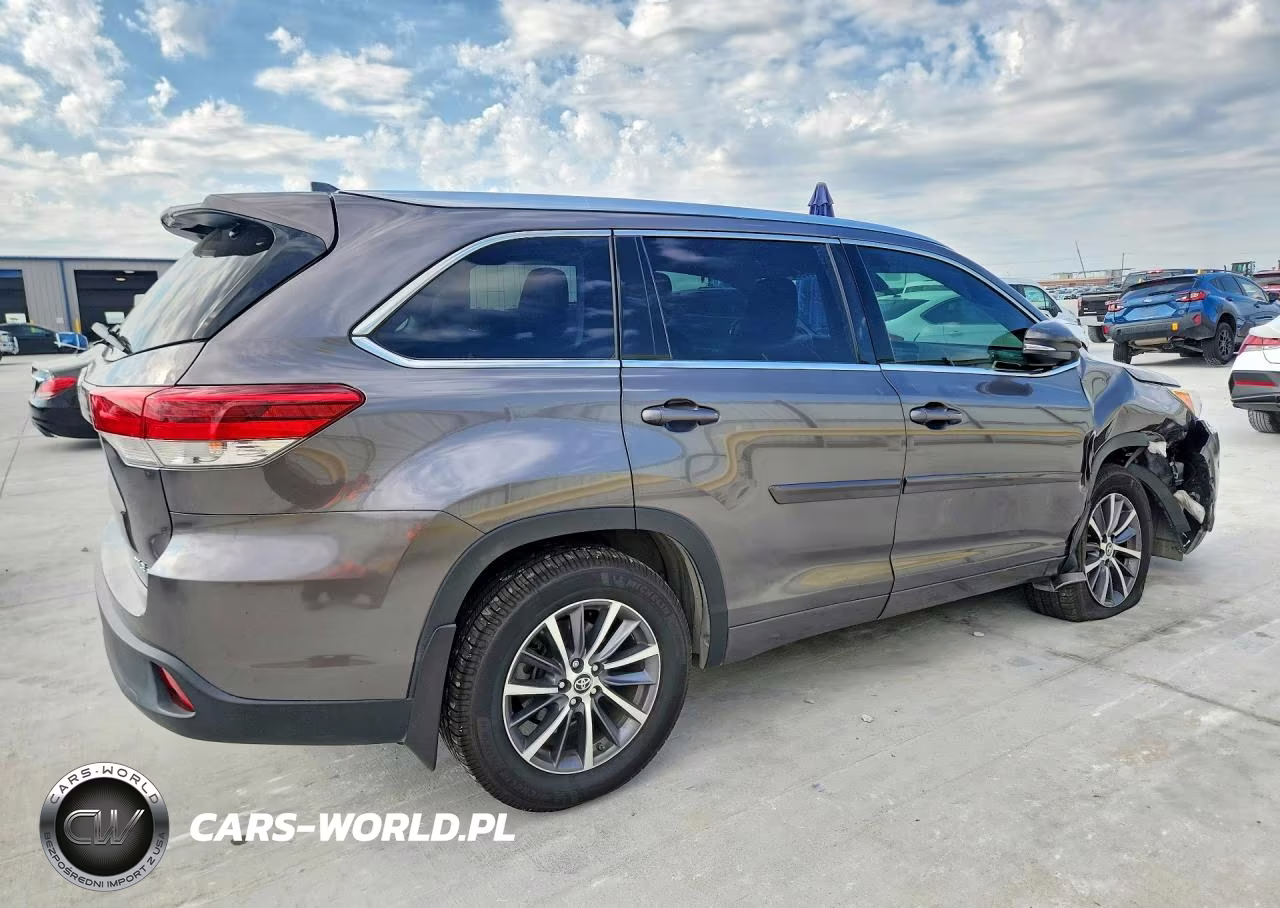 2018 Toyota Highlander Xle VIN:5TDJZRFH2JS528200 - 3