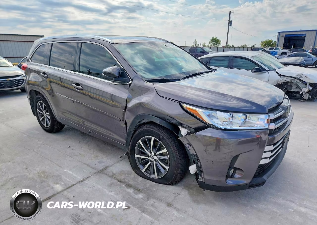 2018 Toyota Highlander Xle VIN:5TDJZRFH2JS528200 - 4