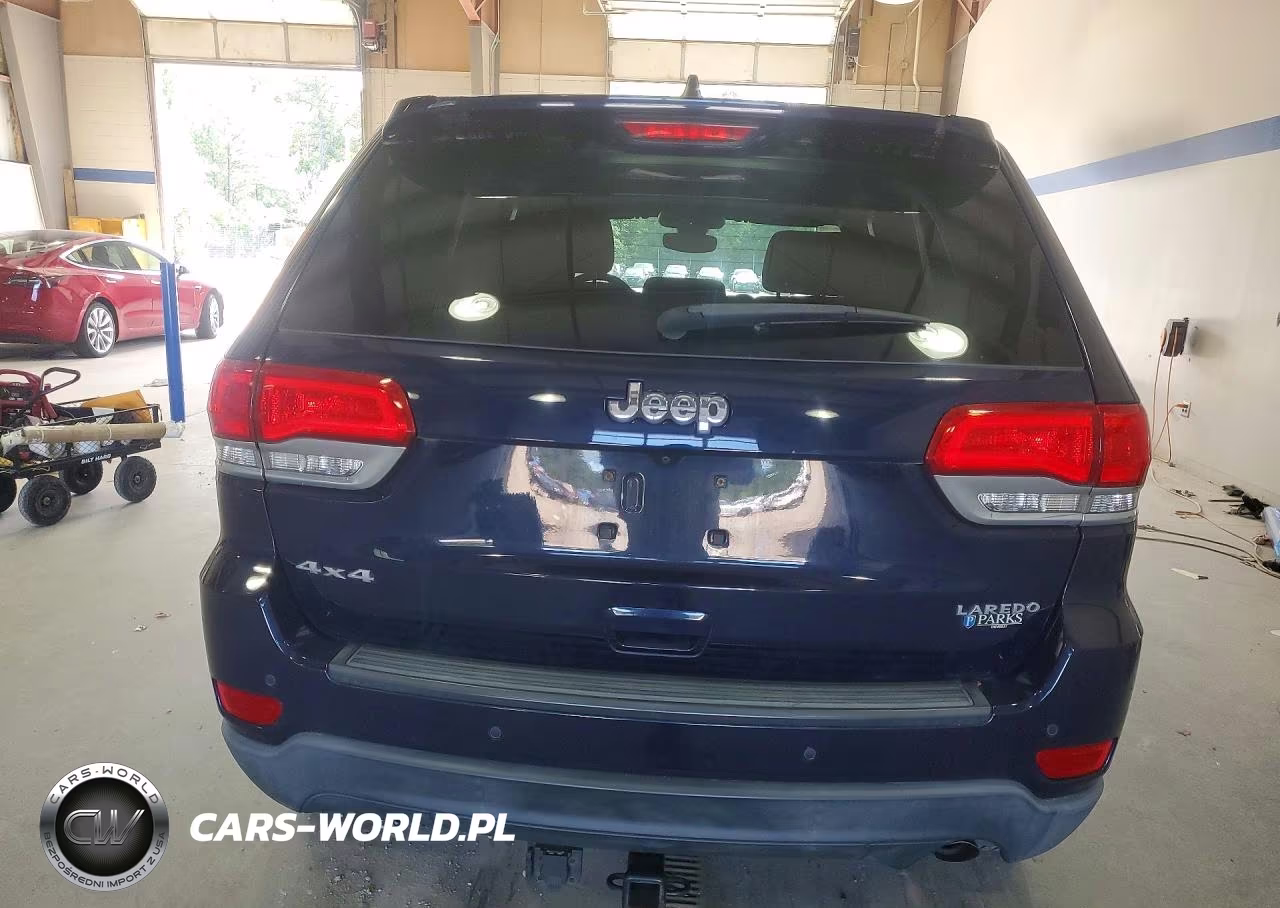2017 Jeep Grand Cherokee Laredo VIN:1C4RJFAG8HC911870 - 6