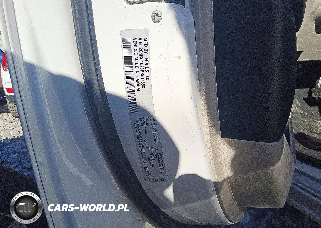 2023 Chrysler Pacifica Hybrid Touring L VIN:2C4RC1L78PR611858 - 13