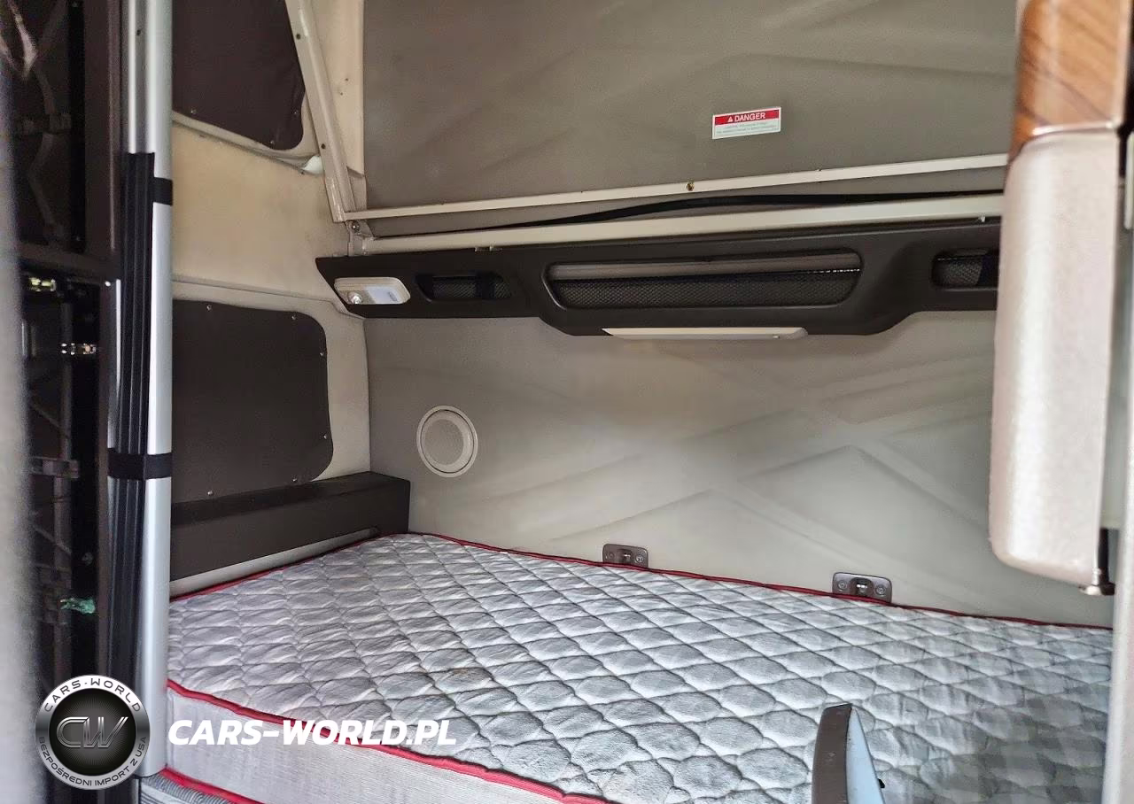 2018 Volvo Vn Vnl - Semi Truck VIN:4V4NC9EH5JN961296 - 10
