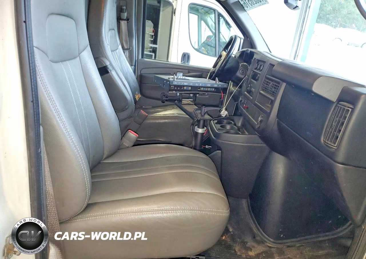 2013 Chevrolet Express G2500 VIN:1GCWGFCA5D1142972 - 11