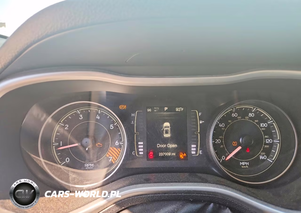 2014 Jeep Cherokee Sport VIN:1C4PJLABXEW122821 - 9
