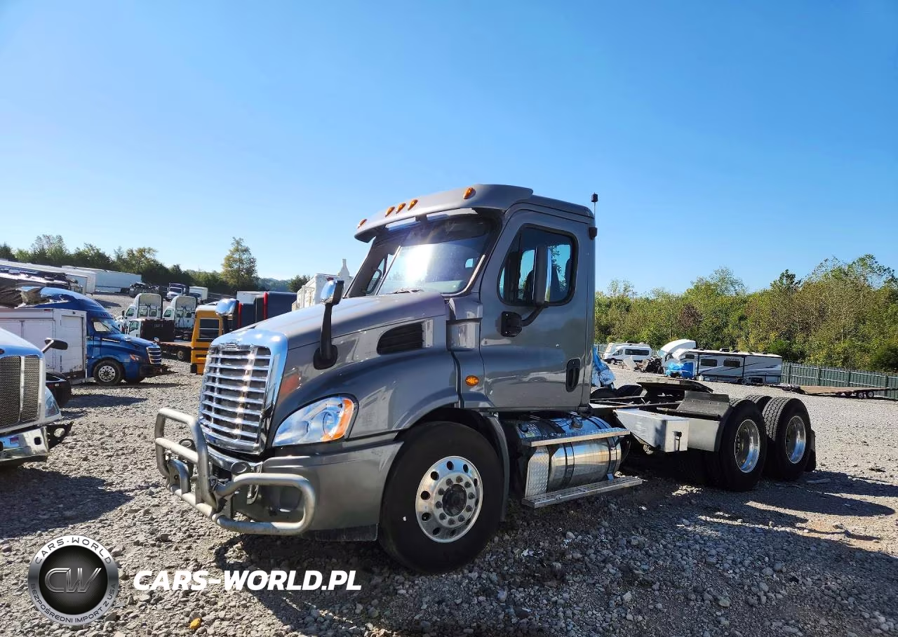 2016 Freightliner Cascadia 113" Sleeper Cab Semi Truck VIN:3AKJGBDV1GDGX8707 - 1