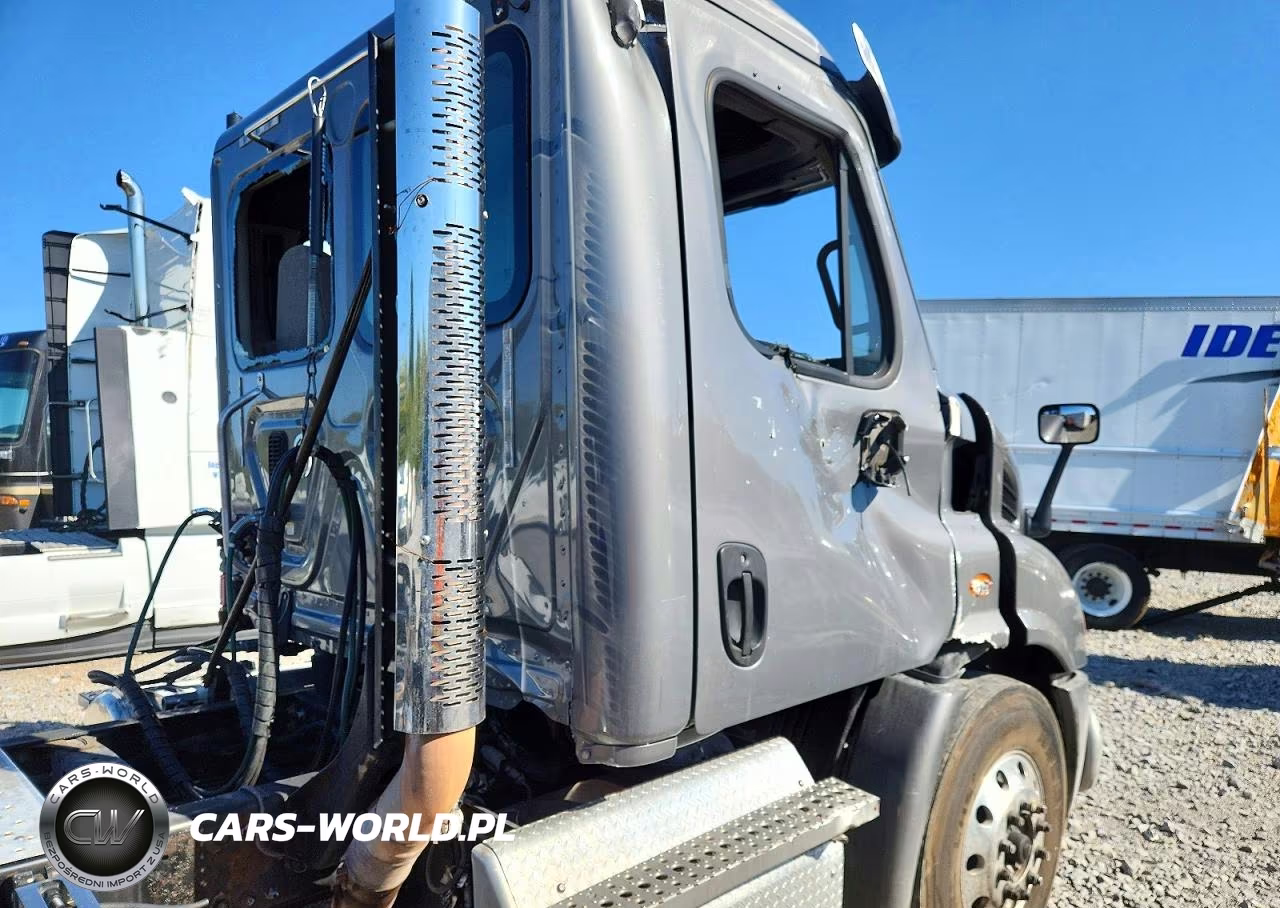 2016 Freightliner Cascadia 113" Sleeper Cab Semi Truck VIN:3AKJGBDV1GDGX8707 - 13