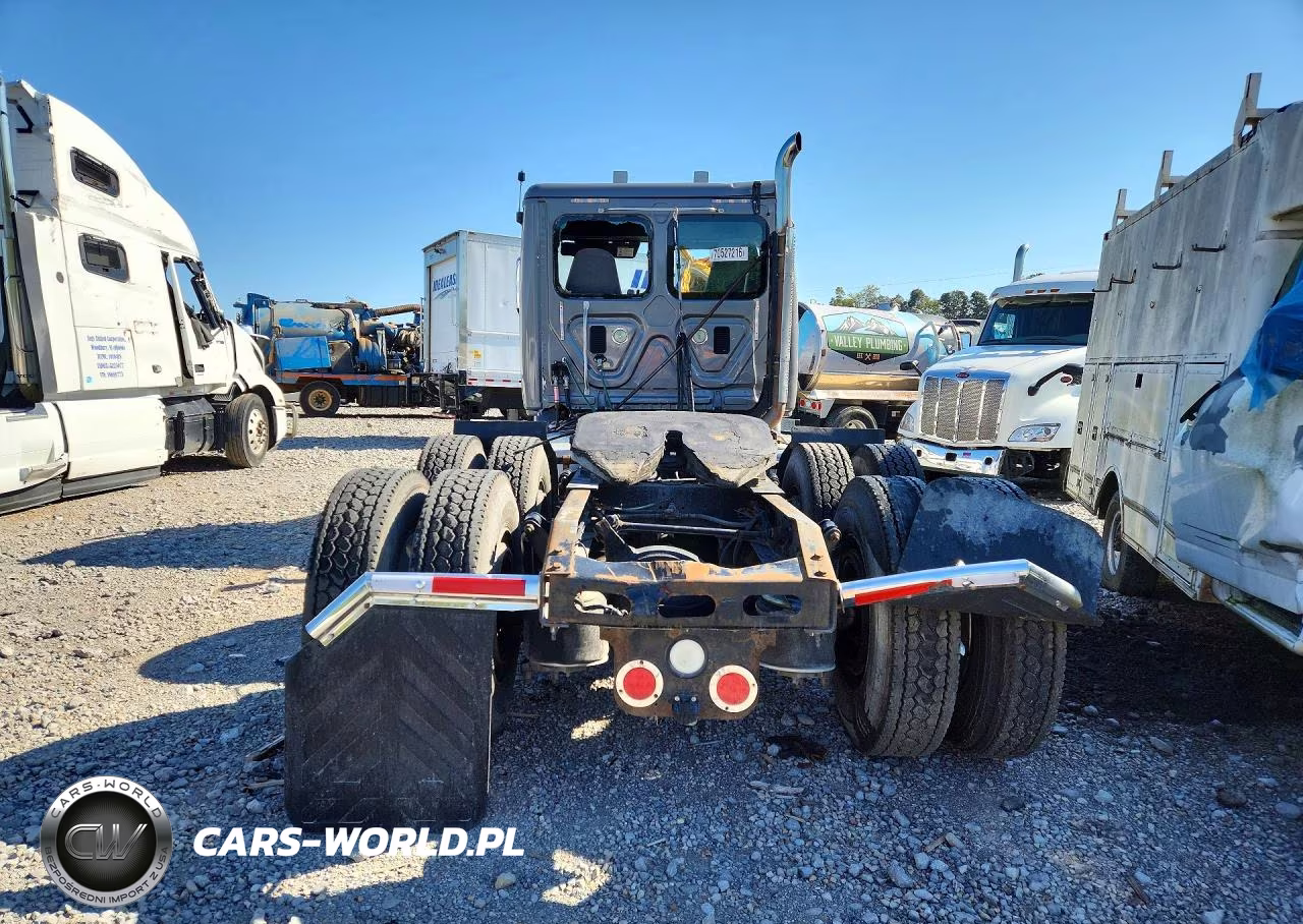2016 Freightliner Cascadia 113" Sleeper Cab Semi Truck VIN:3AKJGBDV1GDGX8707 - 6