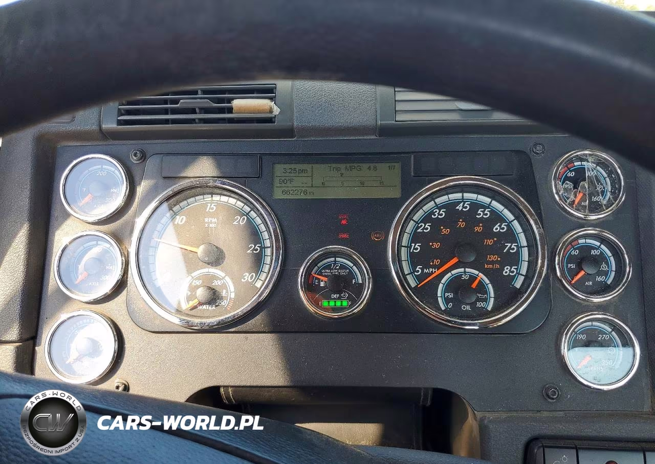 2016 Freightliner Cascadia 113" Sleeper Cab Semi Truck VIN:3AKJGBDV1GDGX8707 - 9