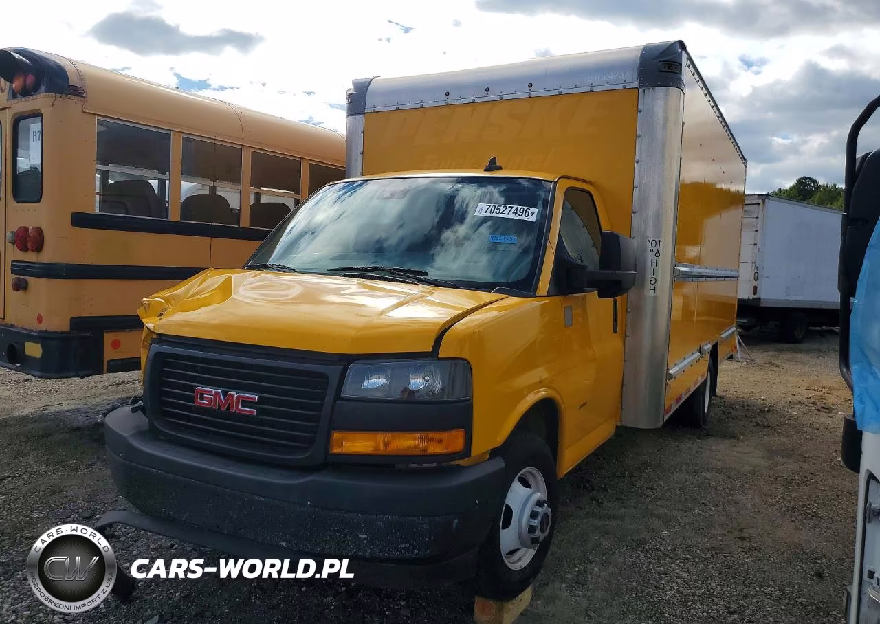 2022 GMC Savana Cut - Box Truck