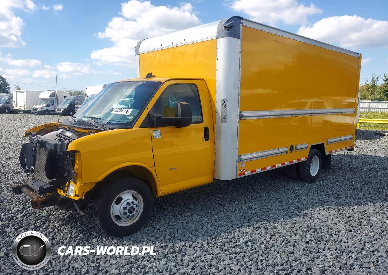 2023 GMC Savana Cut - Box Truck