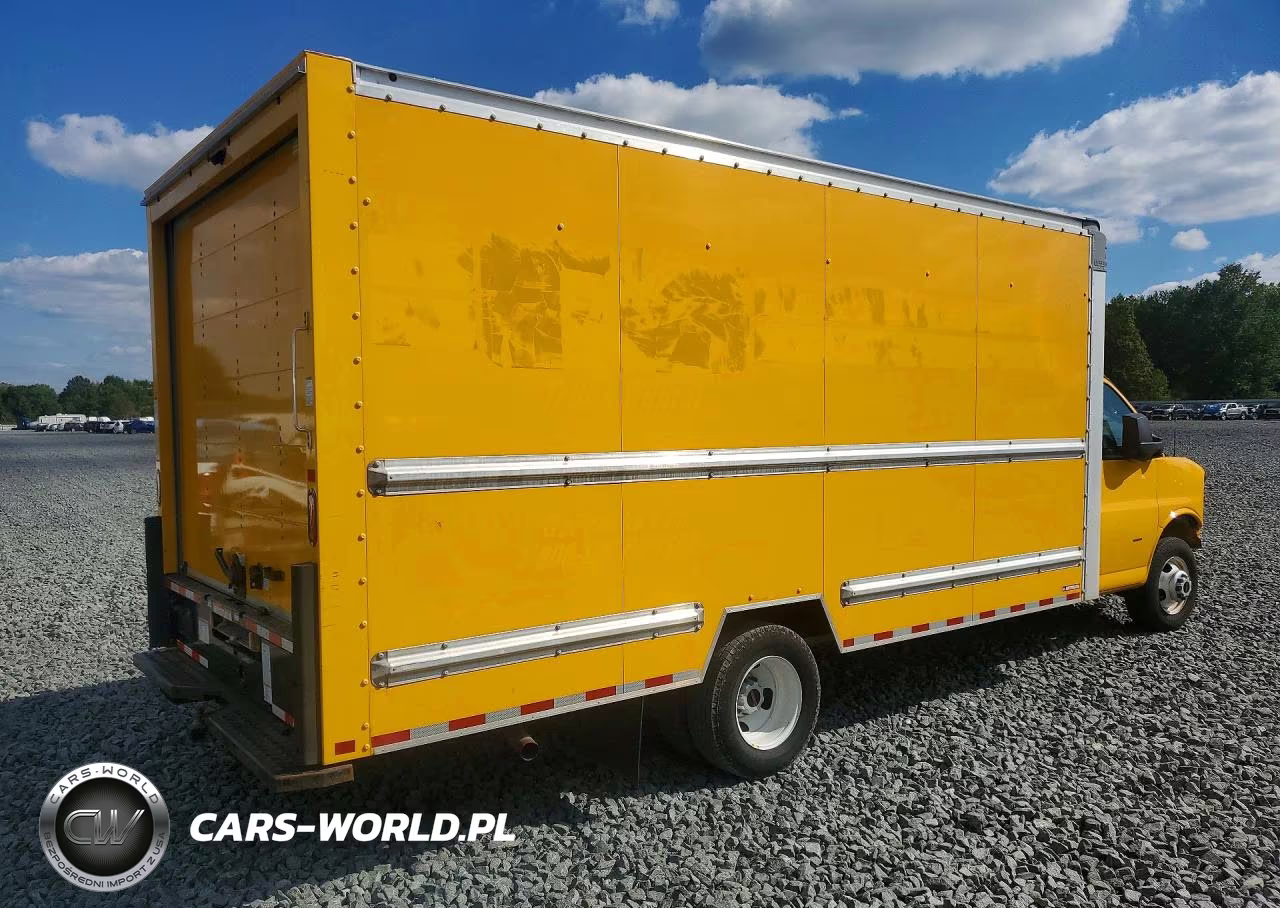 2023 GMC Savana Cut - Box Truck VIN:7GZ37TC75PN002135 - 3