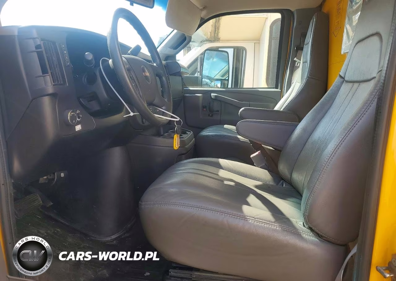 2023 GMC Savana Cut - Box Truck VIN:7GZ37TC75PN002135 - 7