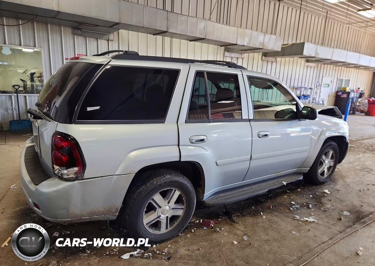 2008 Chevrolet Trailblazer Ls VIN:1GNDT13S982247665 - 3