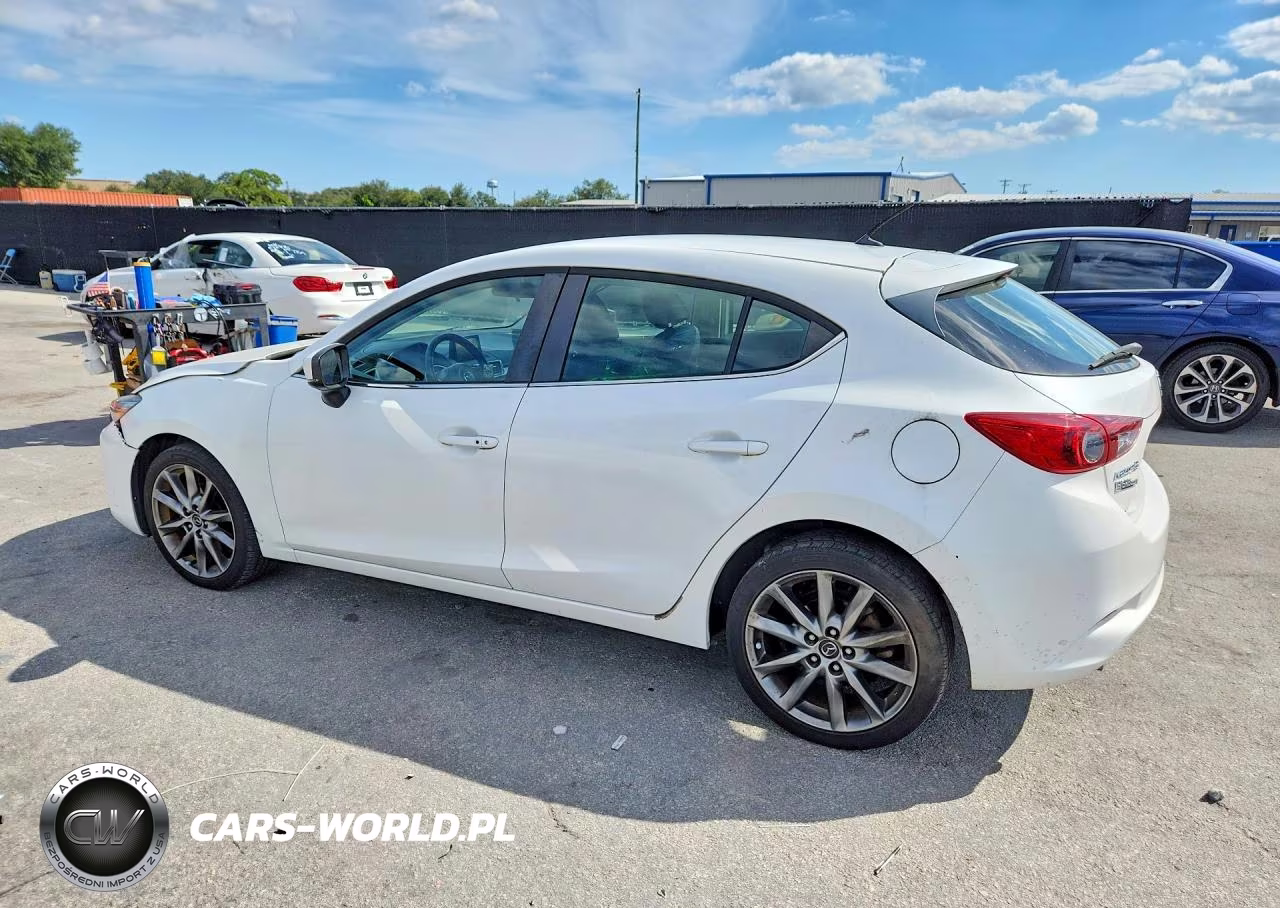 2018 Mazda 3 Touring VIN:3MZBN1L37JM271297 - 2