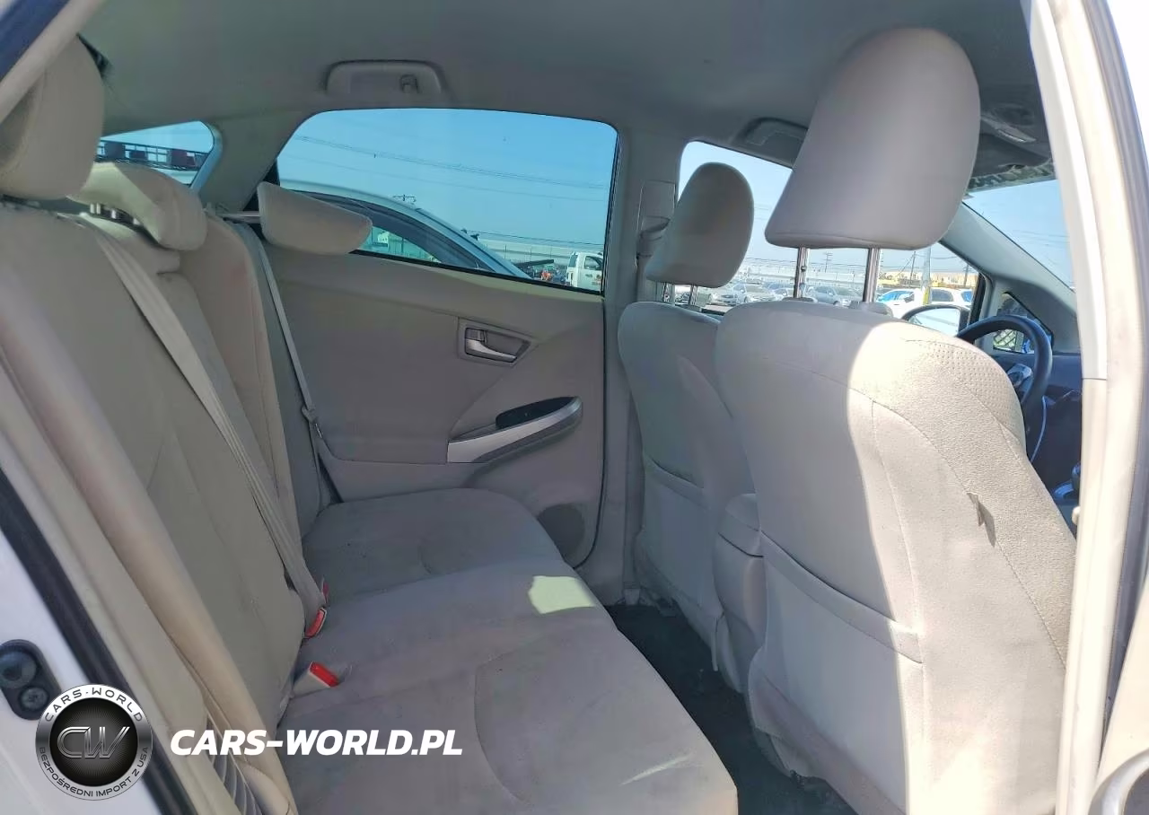 2014 Toyota Prius Three VIN:JTDKN3DU3E1778755 - 10