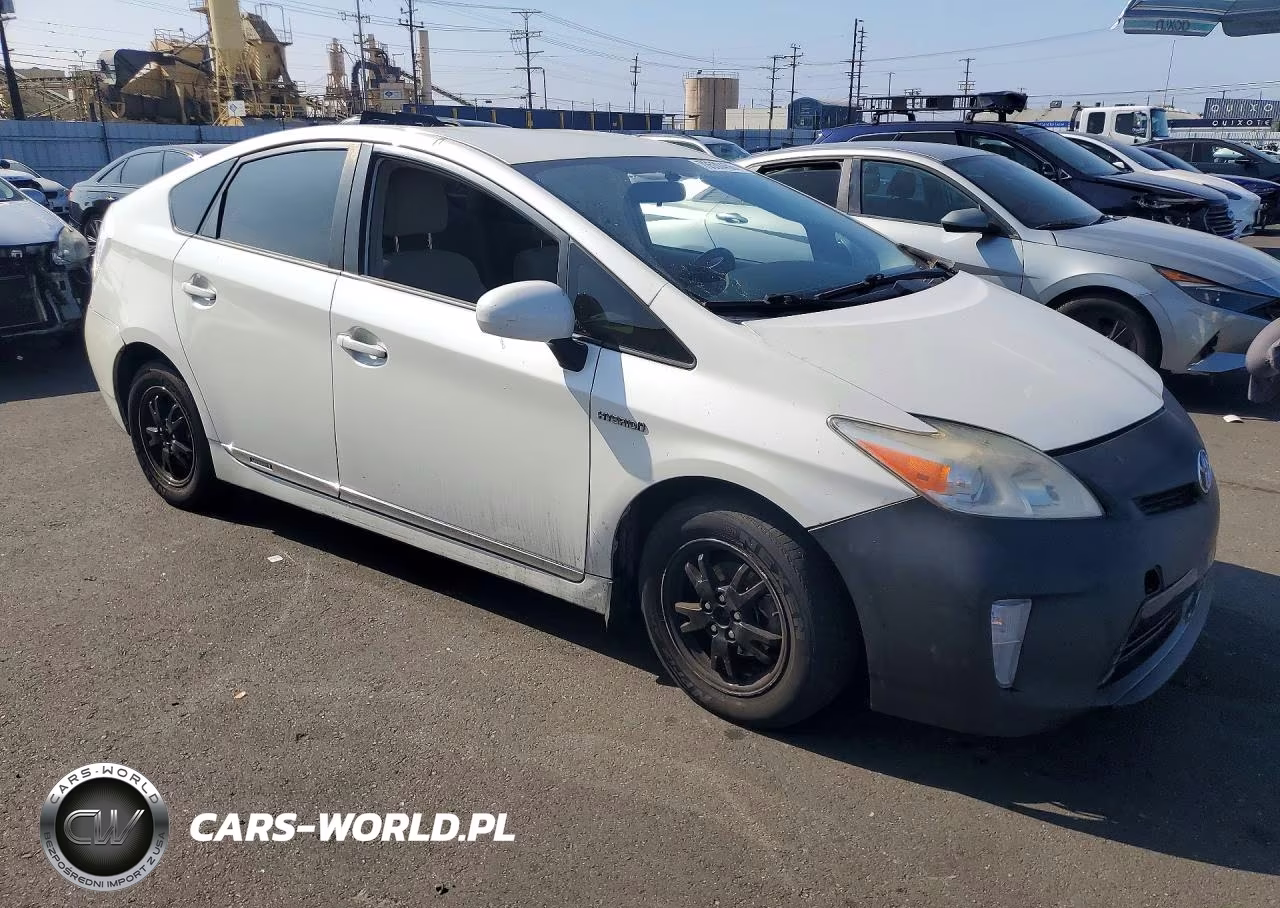 2014 Toyota Prius Three VIN:JTDKN3DU3E1778755 - 4