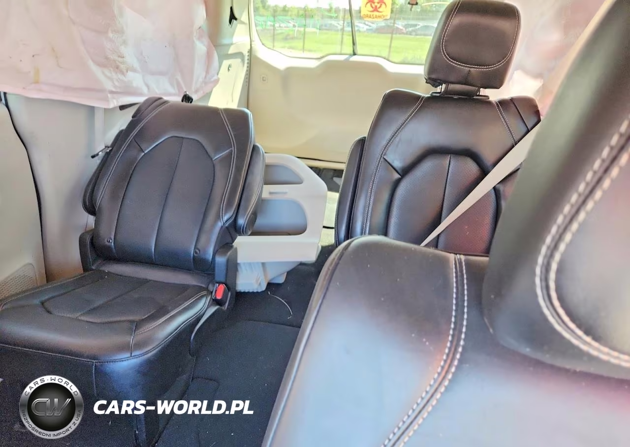 2024 Chrysler Pacifica Touring L VIN:2C4RC1BG2RR107004 - 10