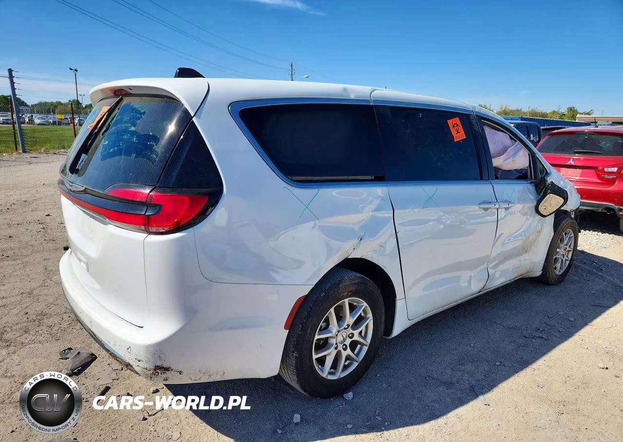 2024 Chrysler Pacifica Touring L VIN:2C4RC1BG2RR107004 - 3