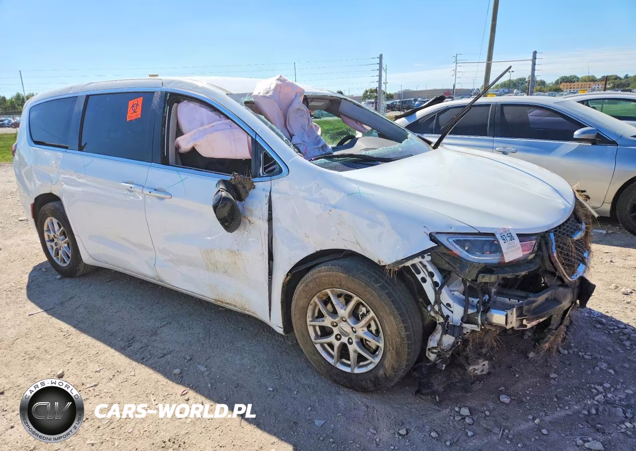 2024 Chrysler Pacifica Touring L VIN:2C4RC1BG2RR107004 - 4