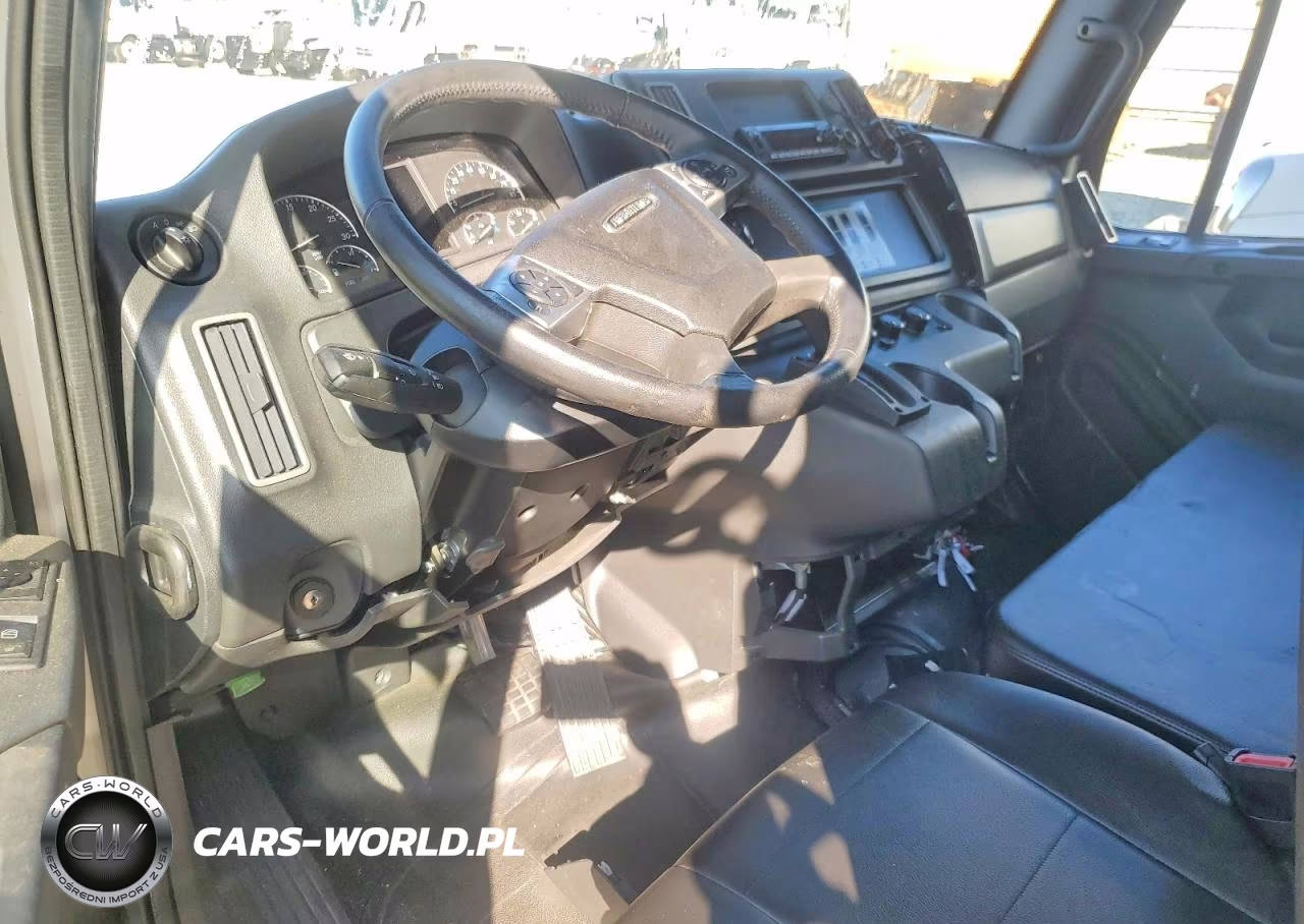 2025 Freightliner Business Class M2 Refrigerated Box Truck VIN:1FVACWFCXSHVY6568 - 8