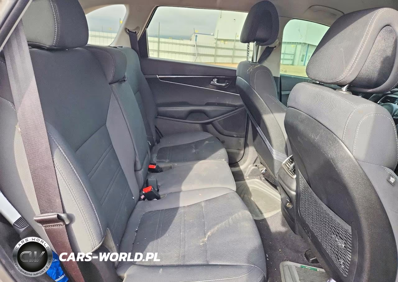 2016 Kia Sorento L VIN:5XYPG4A34GG164818 - 10