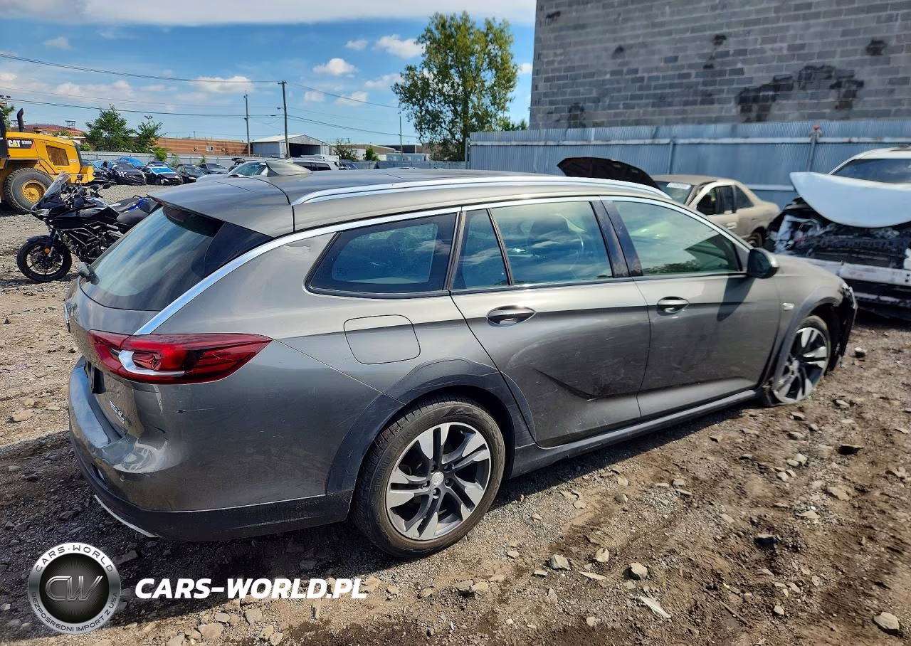 2018 Buick Regal Tourx Preferred VIN:W04GU8SX4J1099357 - 3