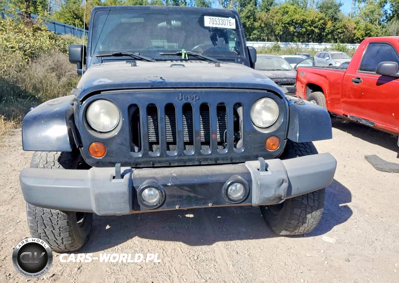 2012 Jeep Wrangler Unlimited Sahara VIN:1C4BJWEG7CL255536 - 5