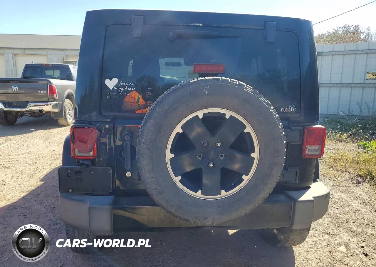 2012 Jeep Wrangler Unlimited Sahara VIN:1C4BJWEG7CL255536 - 6