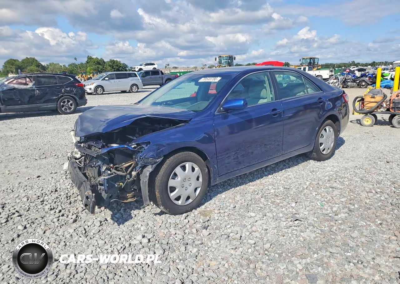 2011 Toyota Camry Le – zdjęcie 1 z 13