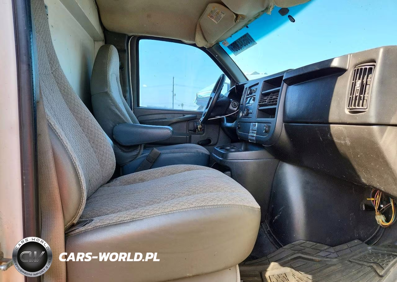 2008 GMC Savana Cutaway G3500 VIN:1GDHG31C981110412 - 10