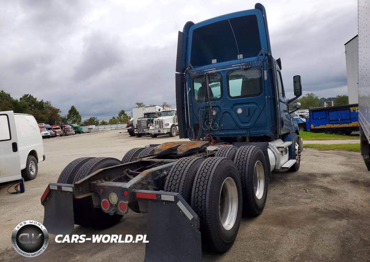 2020 Freightliner Cascadia 126 Semi Truck VIN:1FUJHLDR4LLLZ7800 - 3