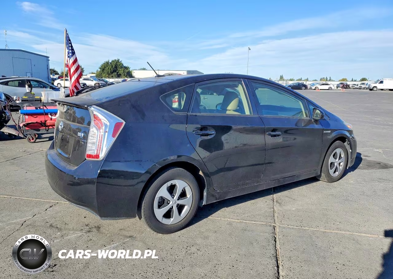 2014 Toyota Prius Four VIN:JTDKN3DU3E0358371 - 3