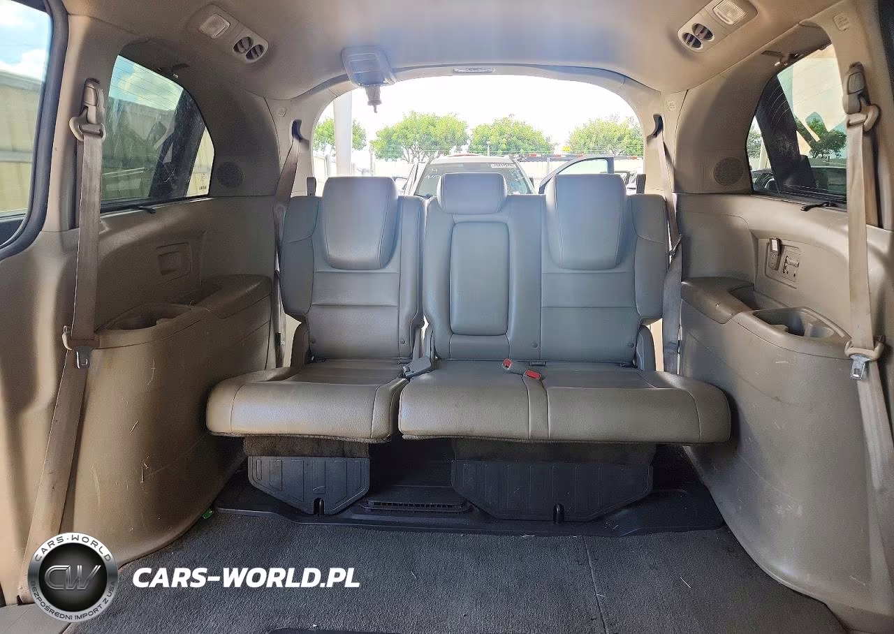 2015 Honda Odyssey Touring VIN:5FNRL5H97FB092846 - 10