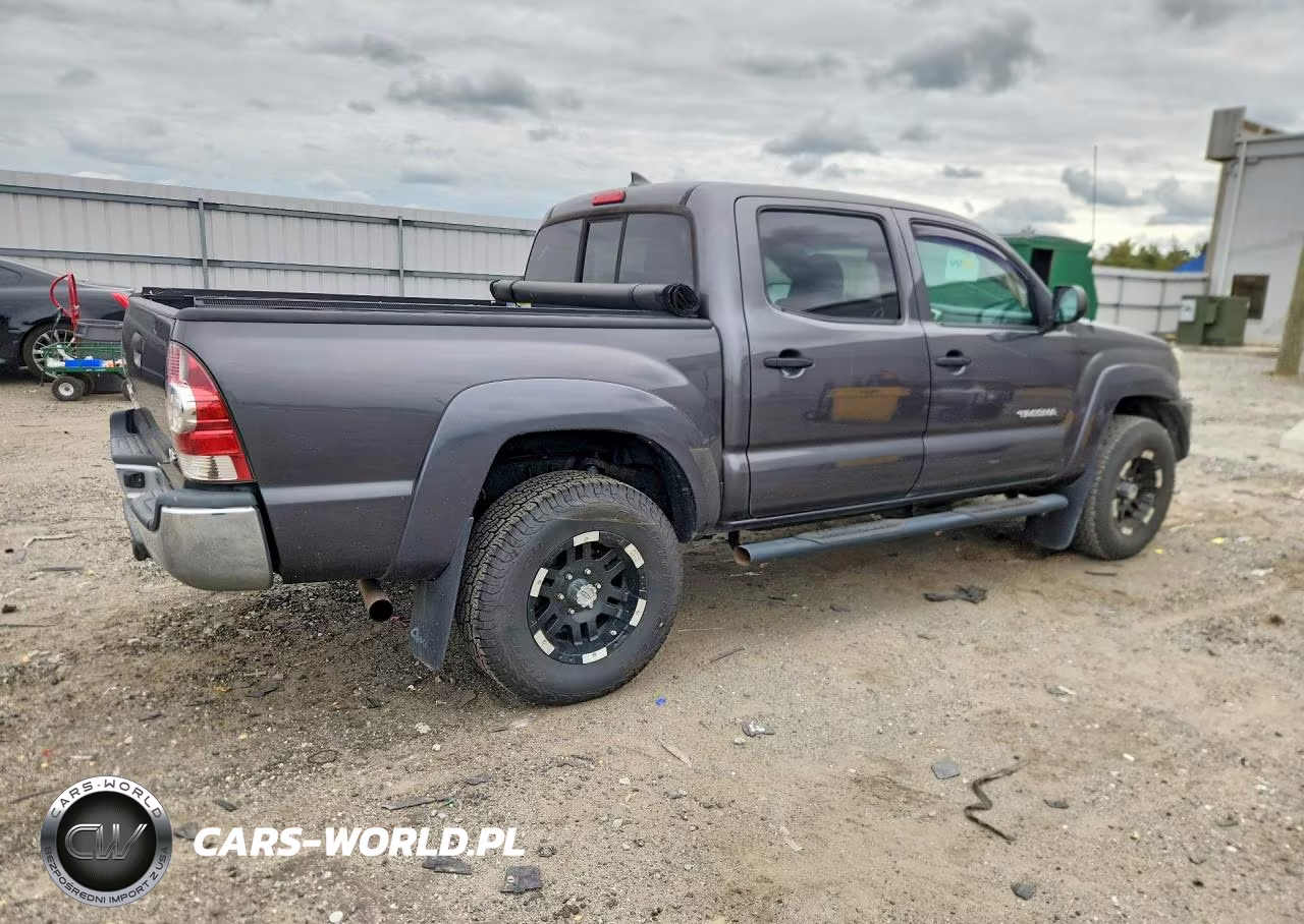 2015 Toyota Tacoma V6 VIN:3TMLU4EN2FM193691 - 3
