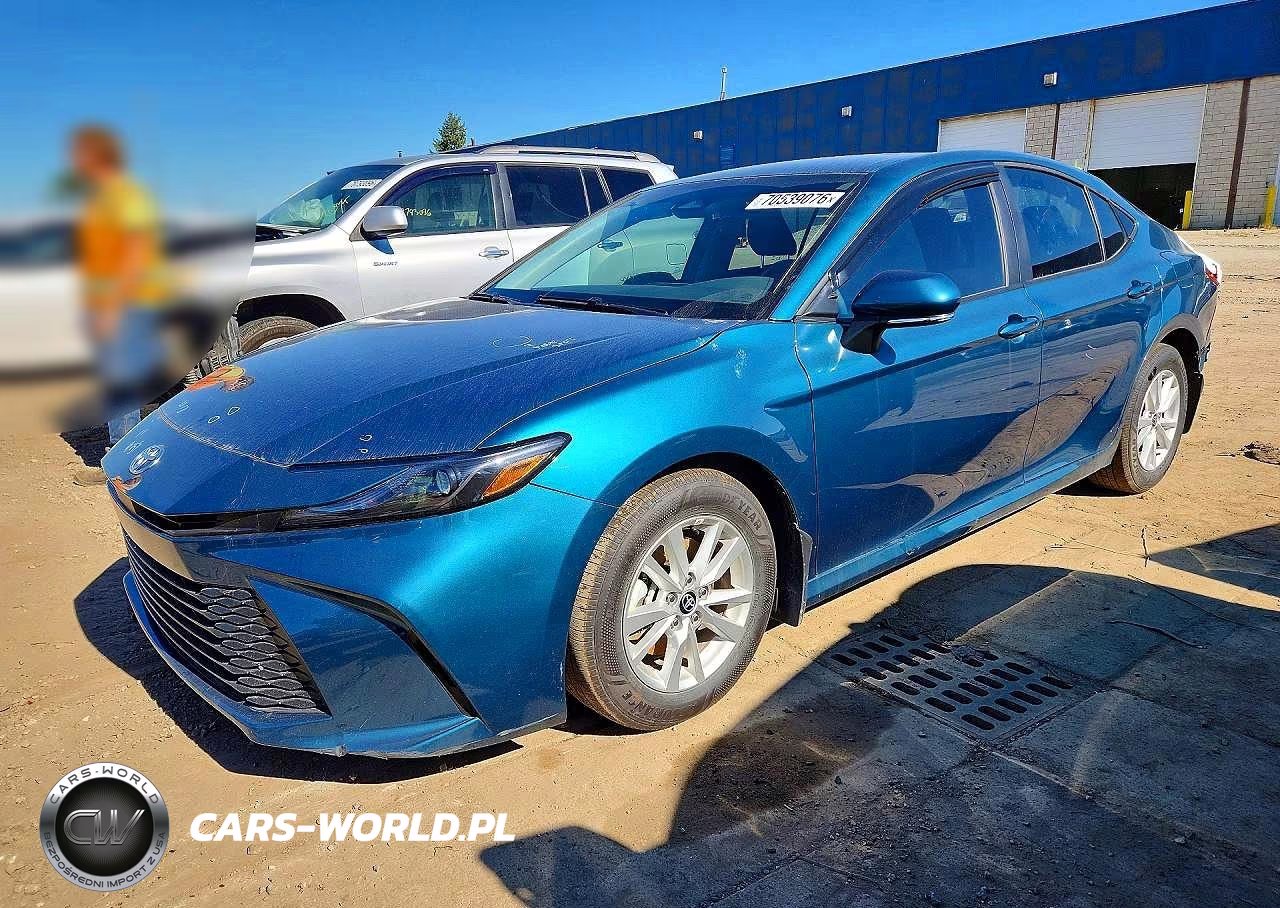 2025 Toyota Camry Le – zdjęcie 1 z 12