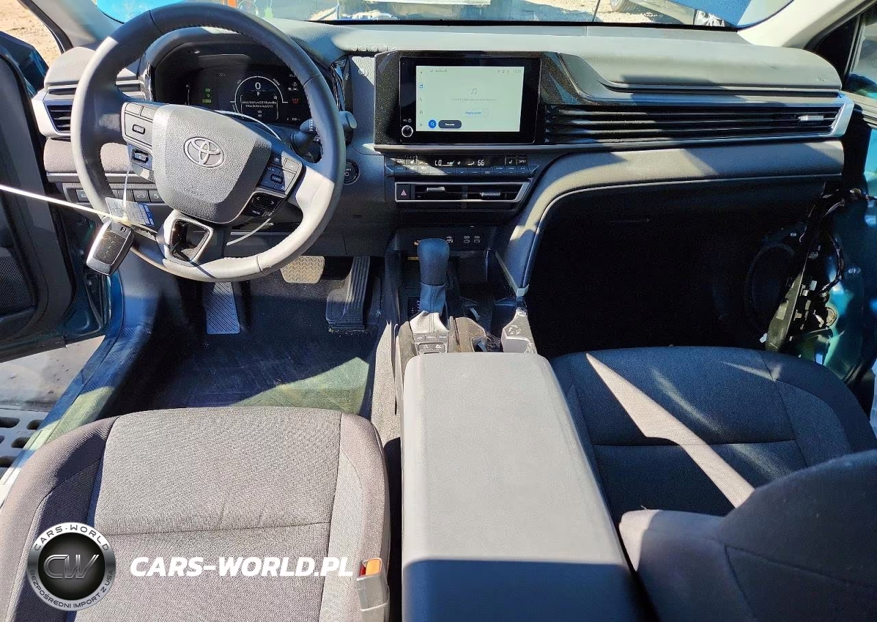 2025 Toyota Camry Le VIN:4T1DAACK0SU621196 - 8