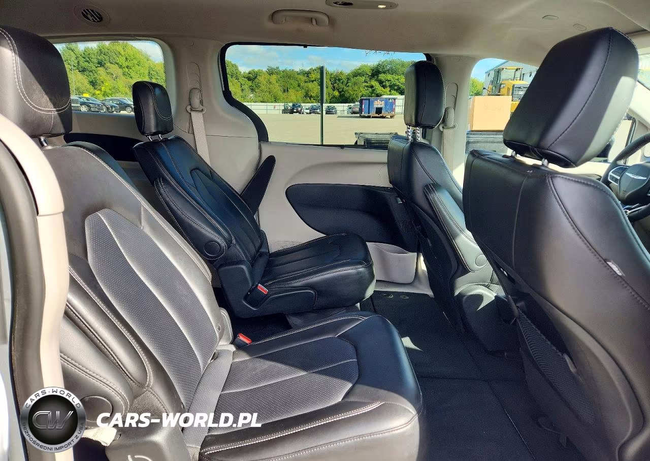 2024 Chrysler Pacifica Touring L VIN:2C4RC1BG0RR179870 - 11