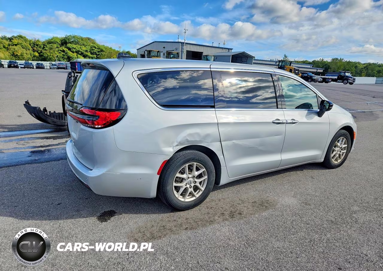 2024 Chrysler Pacifica Touring L VIN:2C4RC1BG0RR179870 - 3