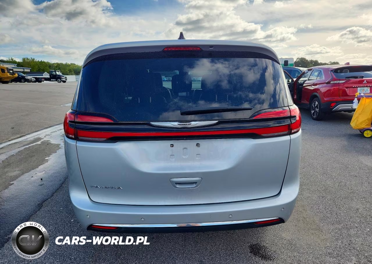 2024 Chrysler Pacifica Touring L VIN:2C4RC1BG0RR179870 - 6