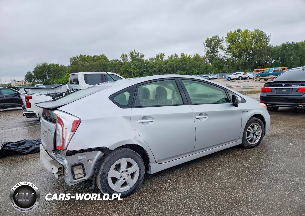 2013 Toyota Prius Two VIN:JTDKN3DU8D0351608 - 3