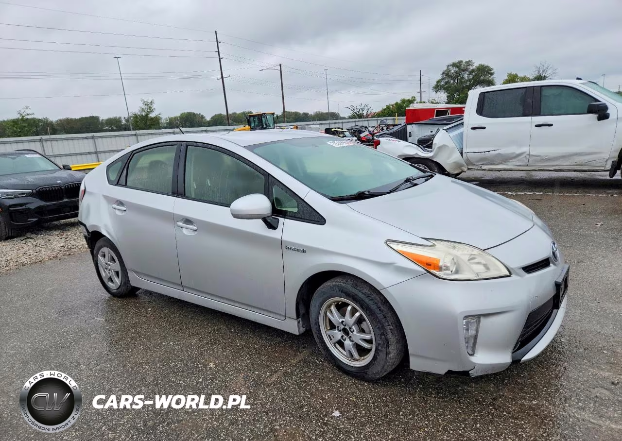 2013 Toyota Prius Two VIN:JTDKN3DU8D0351608 - 4