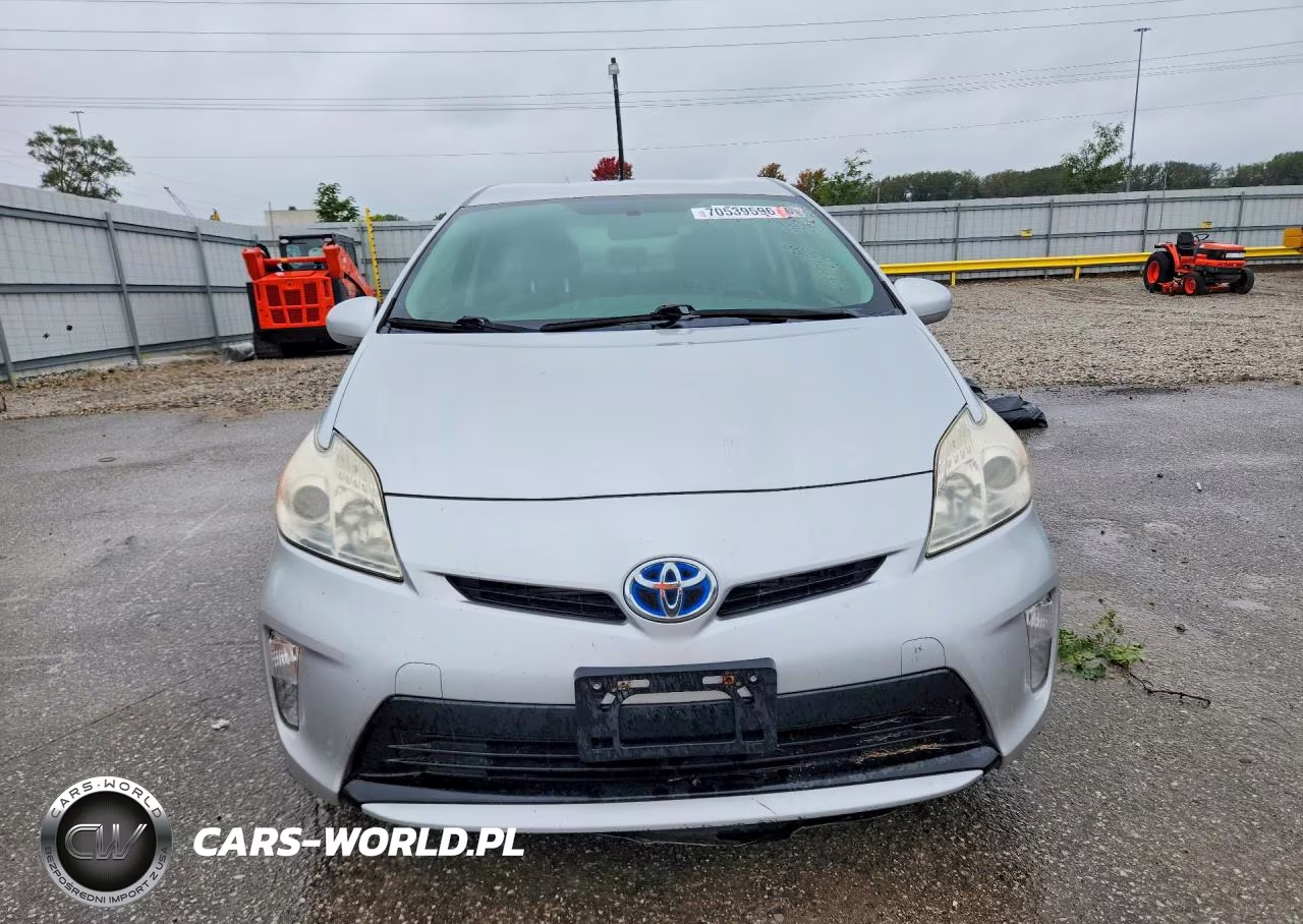 2013 Toyota Prius Two VIN:JTDKN3DU8D0351608 - 5