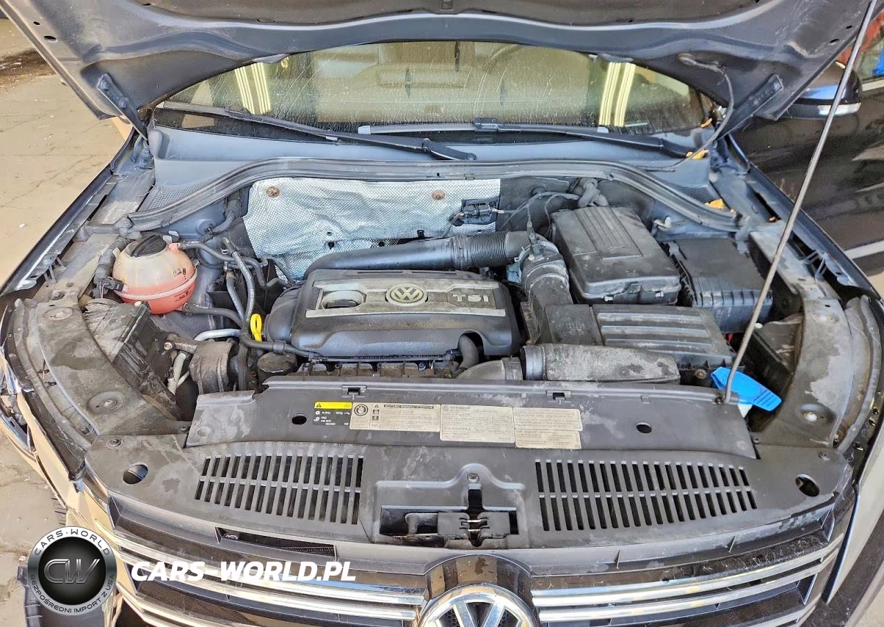 2017 Volkswagen Tiguan Sport VIN:WVGUV7AX4HK015796 - 12