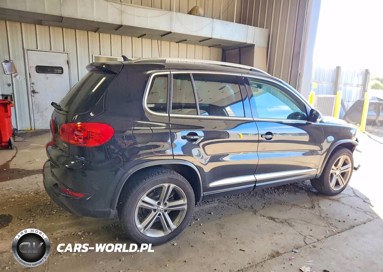 2017 Volkswagen Tiguan Sport VIN:WVGUV7AX4HK015796 - 3
