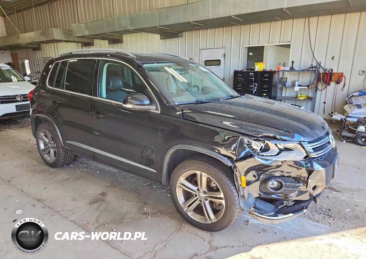 2017 Volkswagen Tiguan Sport VIN:WVGUV7AX4HK015796 - 4