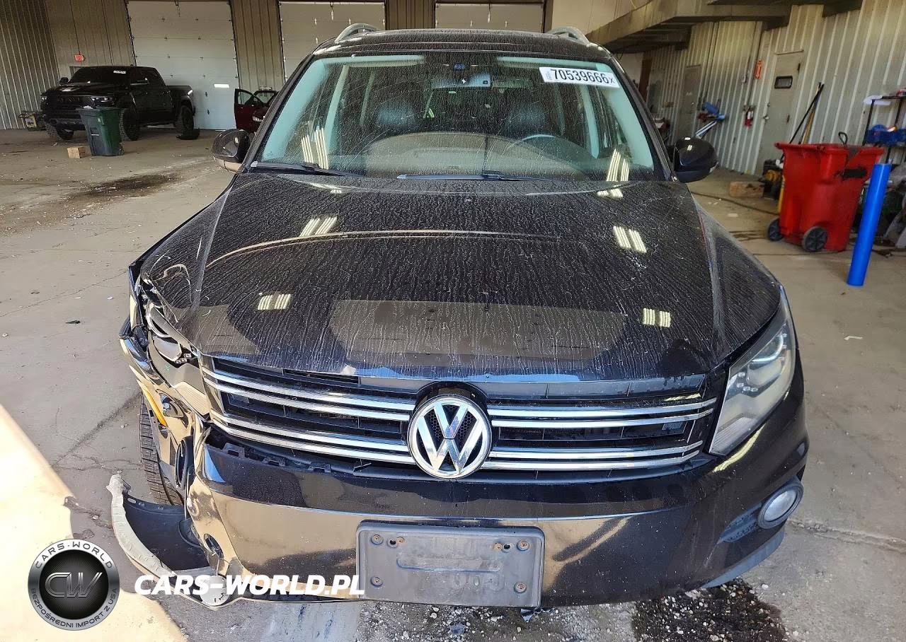 2017 Volkswagen Tiguan Sport VIN:WVGUV7AX4HK015796 - 5
